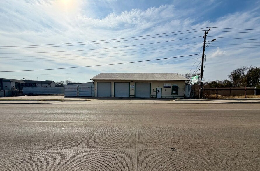5020 Mansfield Hwy, Forest Hill, TX à vendre - Photo du bâtiment - Image 2 de 12
