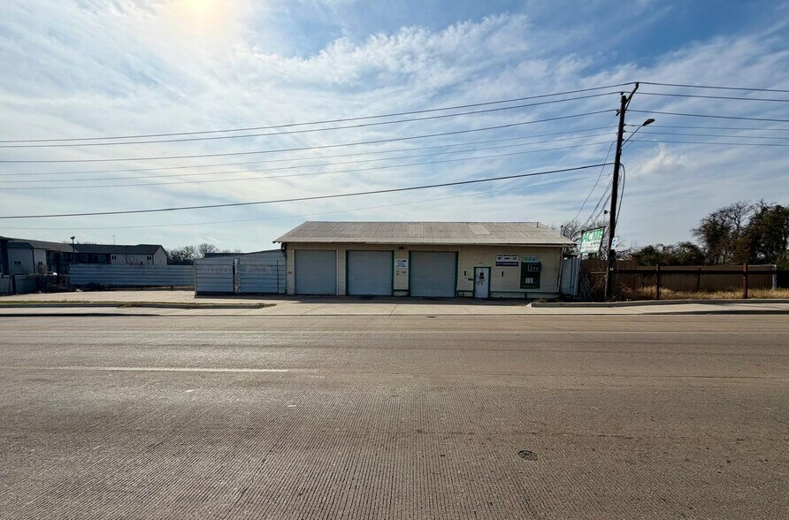 5020 Mansfield Hwy, Fort Worth, TX à vendre - Photo du bâtiment - Image 2 de 12