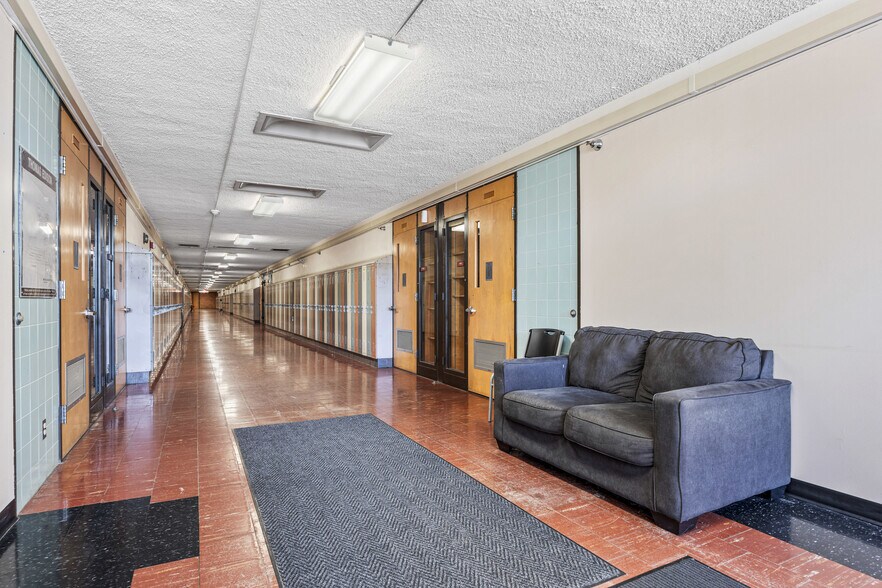 1110 S 14th St, Moorhead, MN à vendre - Photo du bâtiment - Image 2 de 27