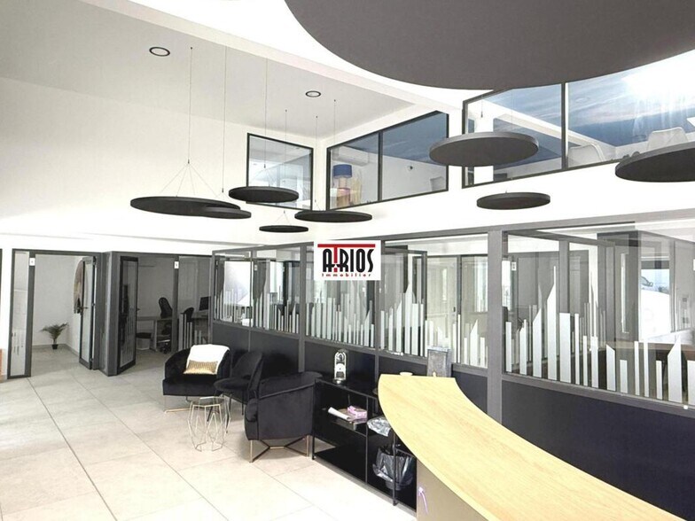 Office in Cuers for sale - Interior Photo - Image 2 of 14