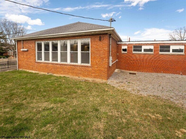 1433 Dorsey Ave, Morgantown, WV à louer - Photo du bâtiment - Image 2 de 31