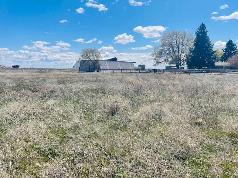 912 600 West rd, Paul, ID for sale - Primary Photo - Image 1 of 6