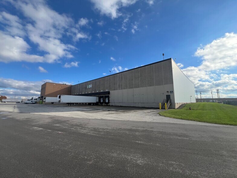 5025 Executive Blvd, Fort Wayne, IN à vendre - Photo du bâtiment - Image 2 de 2