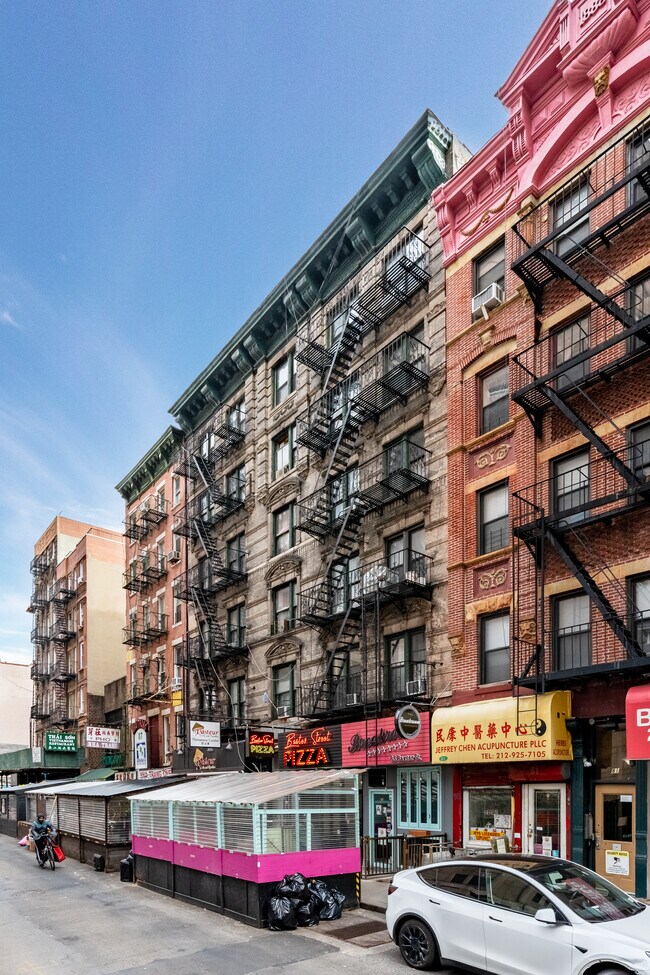 Plus de détails pour 83-85 Baxter St, New York, NY - Commerce de détail à louer