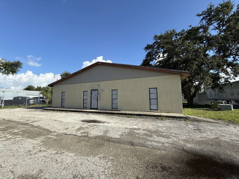 2123 Whitfield Park Ave, Sarasota, FL à vendre - Photo du bâtiment - Image 1 de 4