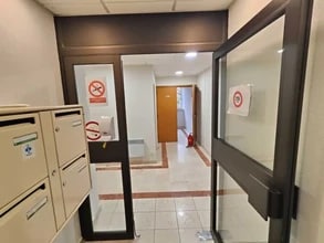 21 Rue Albert Calmette, Jouy-en-Josas for lease Lobby- Image 1 of 9