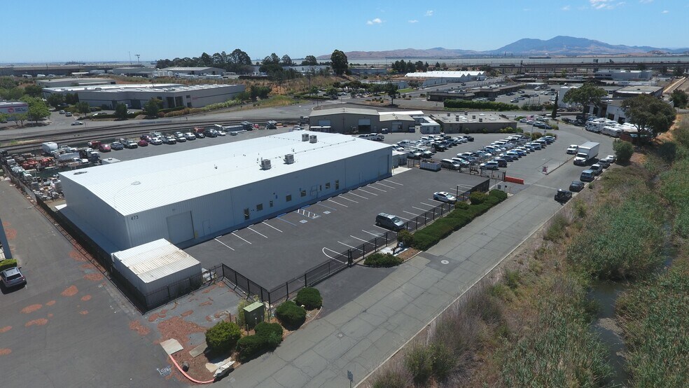473-477 E Channel Rd, Benicia, CA à louer - Photo du bâtiment - Image 1 de 4