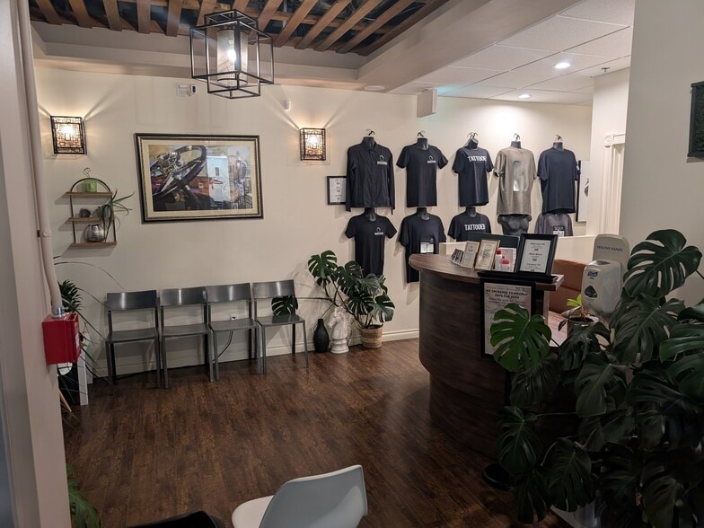 10416 81st Ave NW, Edmonton, AB à vendre - Photo du bâtiment - Image 2 de 7