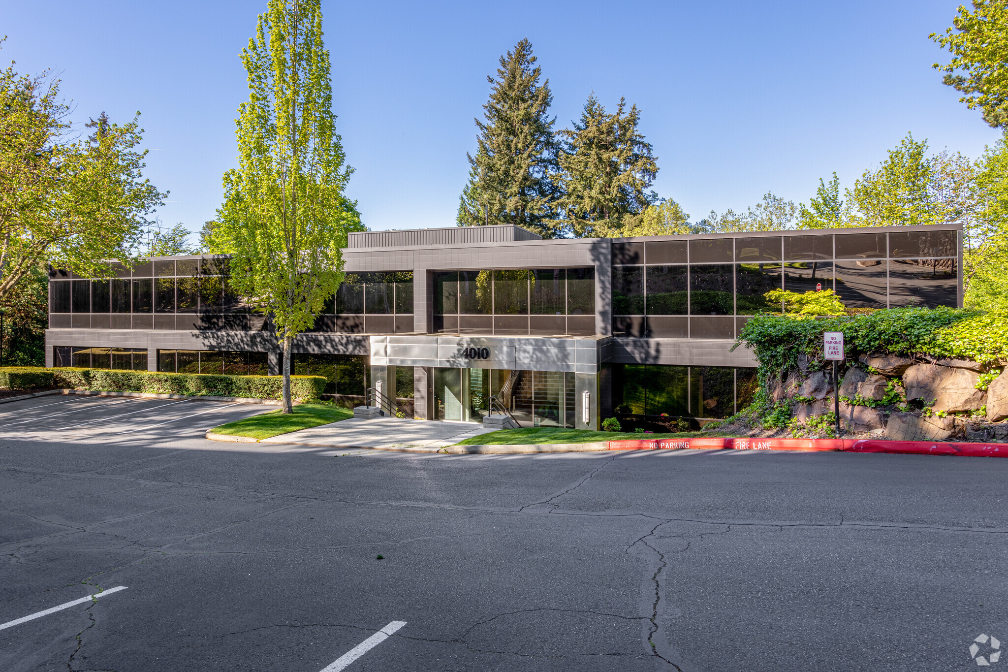 4010 Lake Washington Blvd NE, Kirkland, WA for lease Building Photo- Image 1 of 16