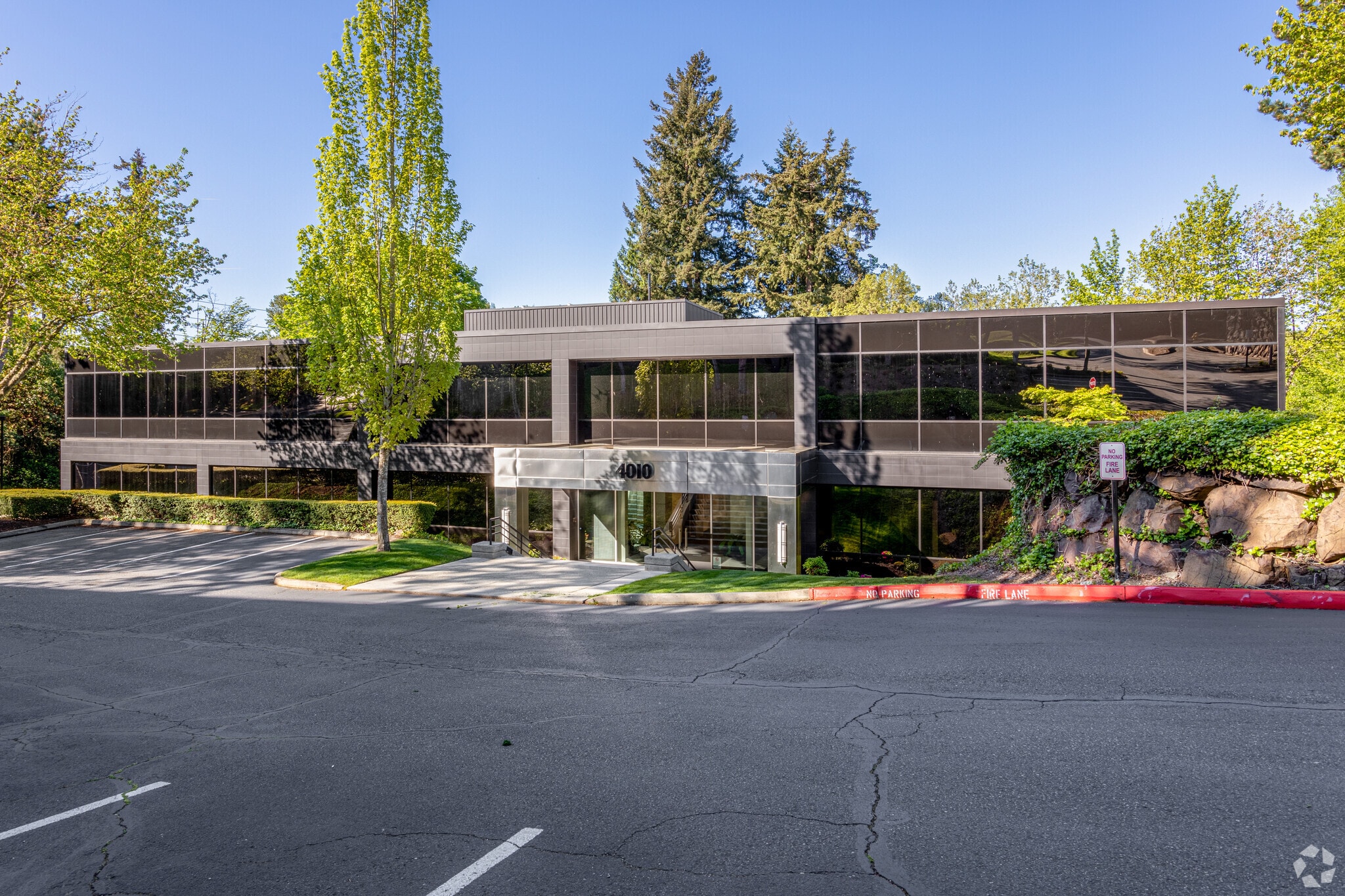4010 Lake Washington Blvd NE, Kirkland, WA for lease Primary Photo- Image 1 of 16