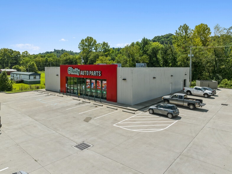 728 Parkway Dr, Salyersville, KY for sale - Building Photo - Image 2 of 6