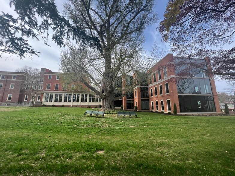 535 N Church St, West Chester, PA à louer - Photo du bâtiment - Image 3 de 18