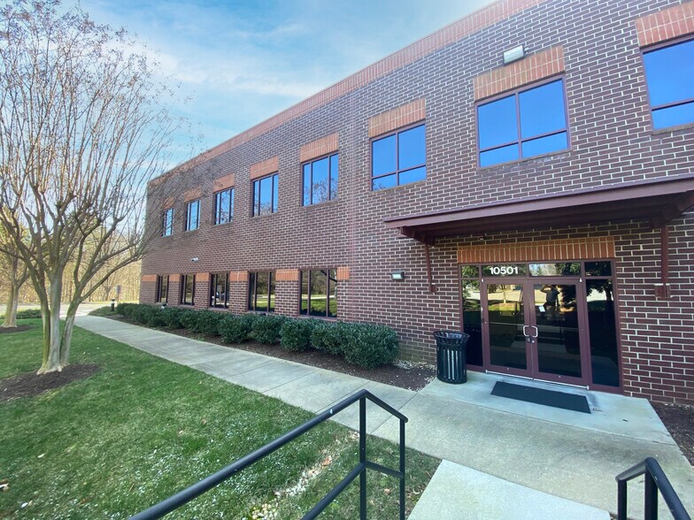 10501 Trade Ct, Richmond, VA à louer - Photo du bâtiment - Image 3 de 6