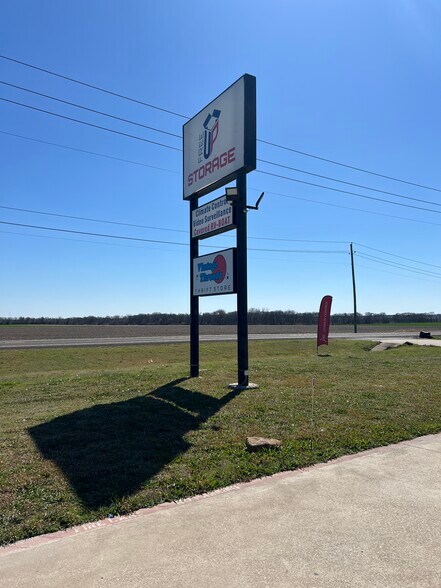 1832 Fm-66, Waxahachie, TX à louer - Photo du bâtiment - Image 3 de 11