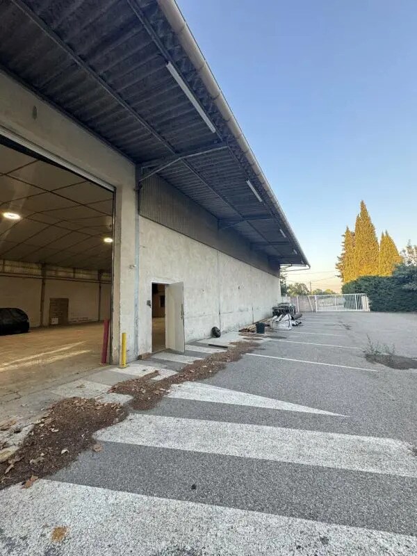 Flex in Châteaurenard for sale Building Photo- Image 1 of 9