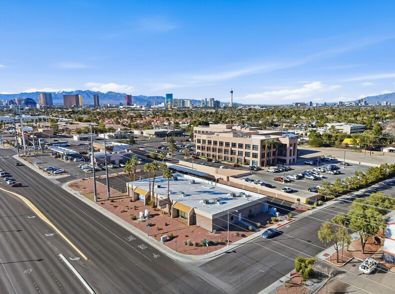 2470 E Flamingo Rd, Las Vegas, NV for lease - Primary Photo - Image 1 of 7