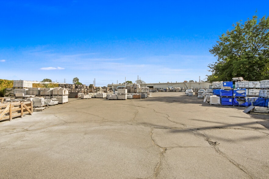 901 E Cerritos Ave, Anaheim, CA for lease - Building Photo - Image 3 of 8