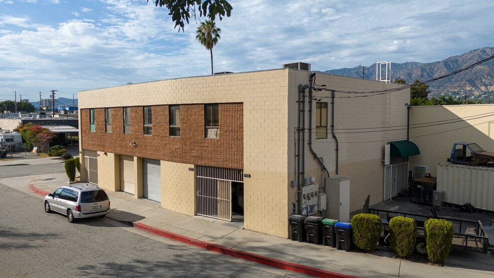 618 Thompson Ave, Glendale, CA for sale - Building Photo - Image 2 of 16