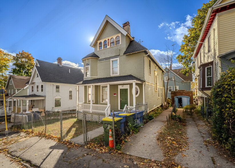 27 Frederick St, Waterbury, CT à vendre - Photo principale - Image 1 de 1