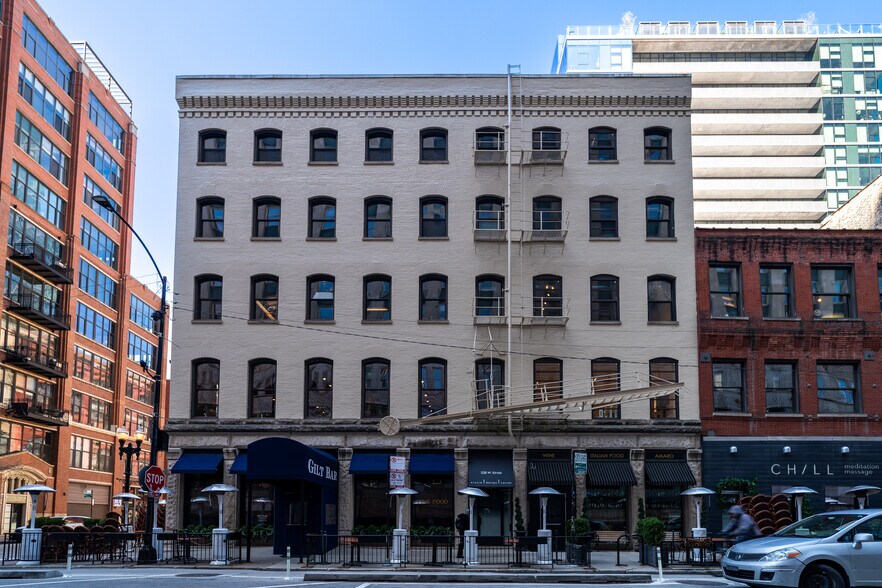 220-230 W Kinzie St, Chicago, IL à louer - Photo du bâtiment - Image 2 de 13