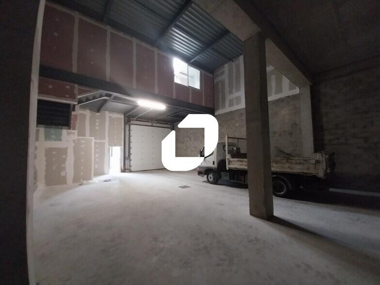 Flex in Montfermeil for lease - Construction Photo - Image 1 of 13