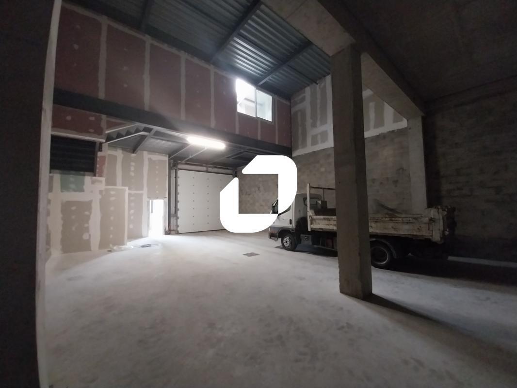 Flex in Montfermeil for lease Construction Photo- Image 1 of 14