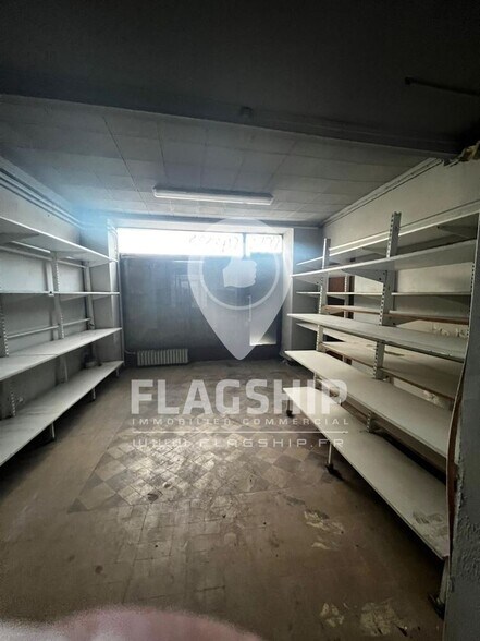 Retail in Montreuil for lease - Interior Photo - Image 2 of 9