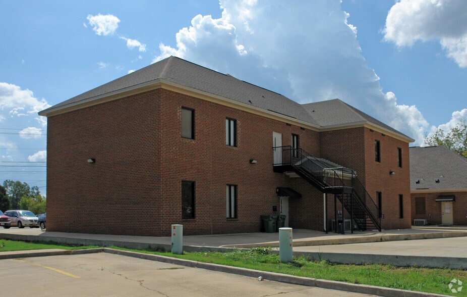 5295 Vaughn Rd, Montgomery, AL à louer - Photo du bâtiment - Image 2 de 6