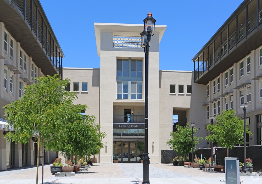 1375-1411 Sycamore Ave, Hercules, CA for lease - Building Photo - Image 3 of 147