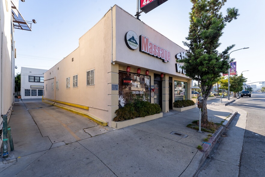 2245-2251 Westwood Blvd, Los Angeles, CA for sale - Building Photo - Image 2 of 25