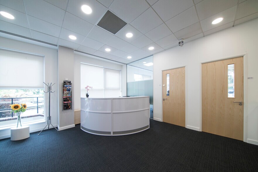 Wilmslow Rd, Manchester for lease - Interior Photo - Image 2 of 10