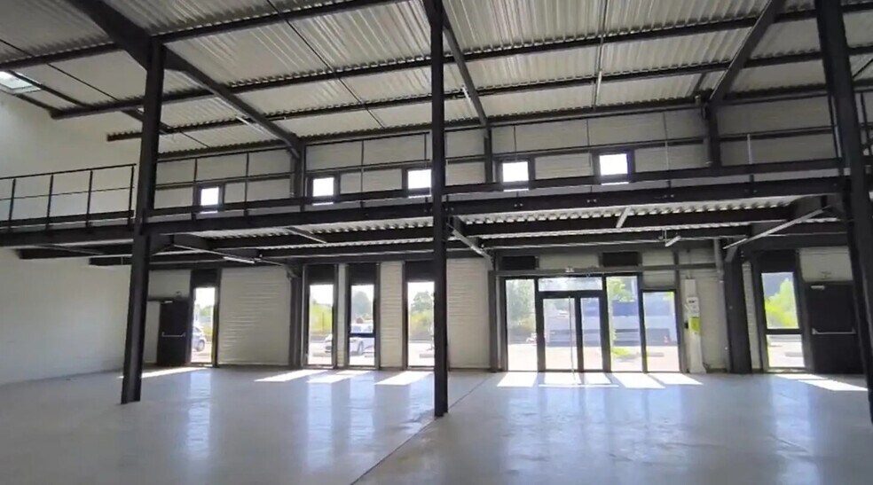 Local d'activités dans Villefontaine à vendre - Photo intérieure - Image 2 de 3