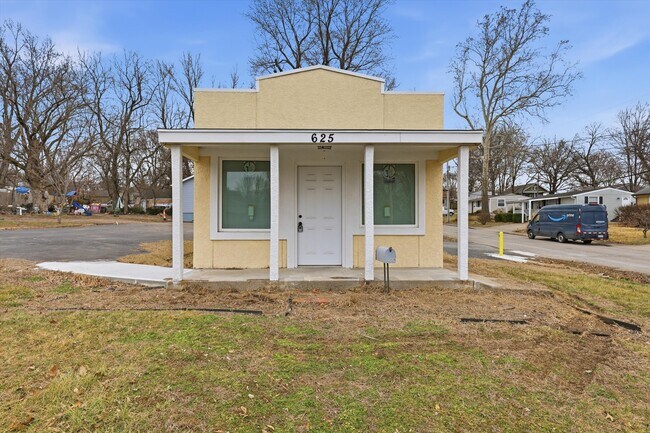 More details for 625 W 23rd St, Independence, MO - Retail for Sale