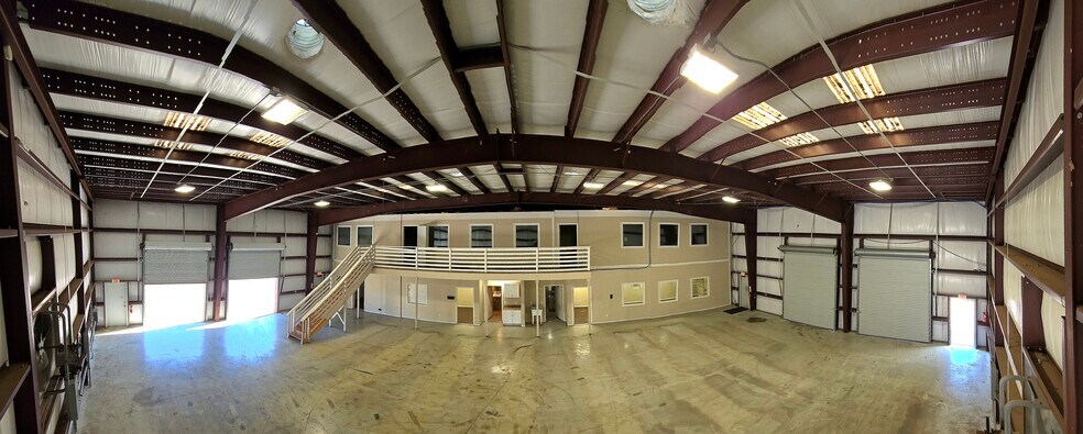 610 Clear Creek Ave, League City, TX à louer - Photo du bâtiment - Image 3 de 24