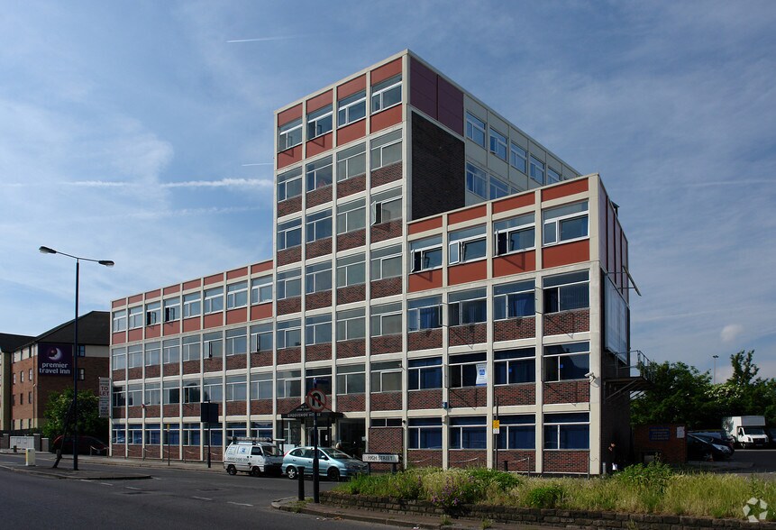 1 High St, Edgware à louer - Photo du bâtiment - Image 2 de 3