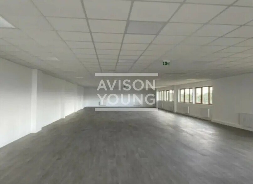 Flex in Stains for lease - Interior Photo - Image 3 of 4