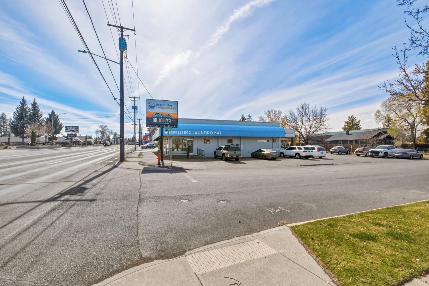 Laundromat Portfolio portefeuille de 3 propriétés à vendre sur LoopNet.ca Photo principale- Image 1 de 30