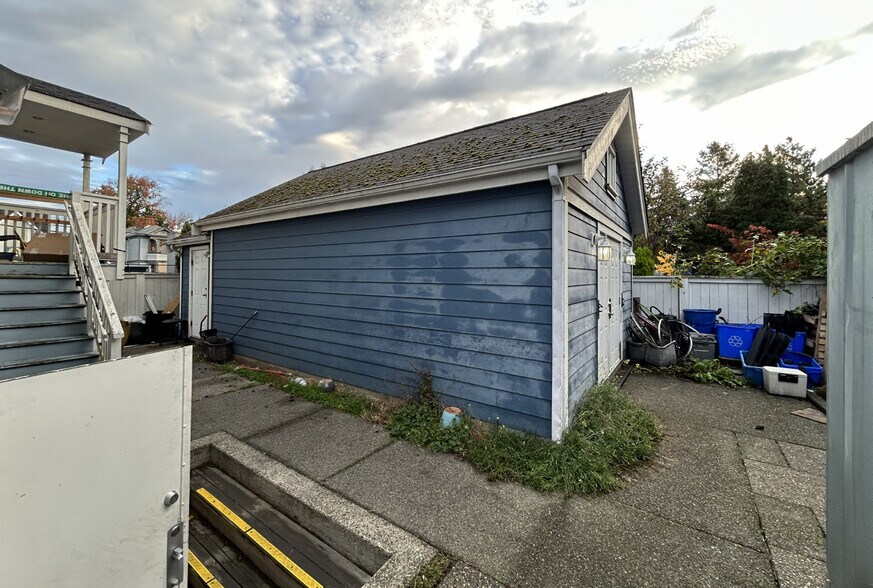 1833 Cook St, Victoria, BC à vendre - Photo du bâtiment - Image 3 de 6