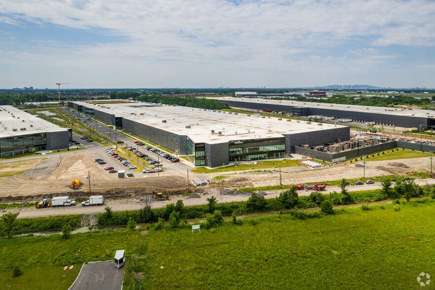 1601 Rue René-Descartes, Saint-bruno, QC à louer - Aérien - Image 3 de 3