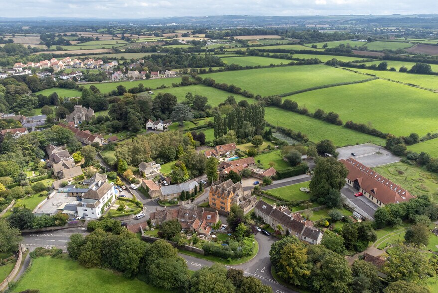 17 Castle Corner, Frome for sale - Building Photo - Image 2 of 28