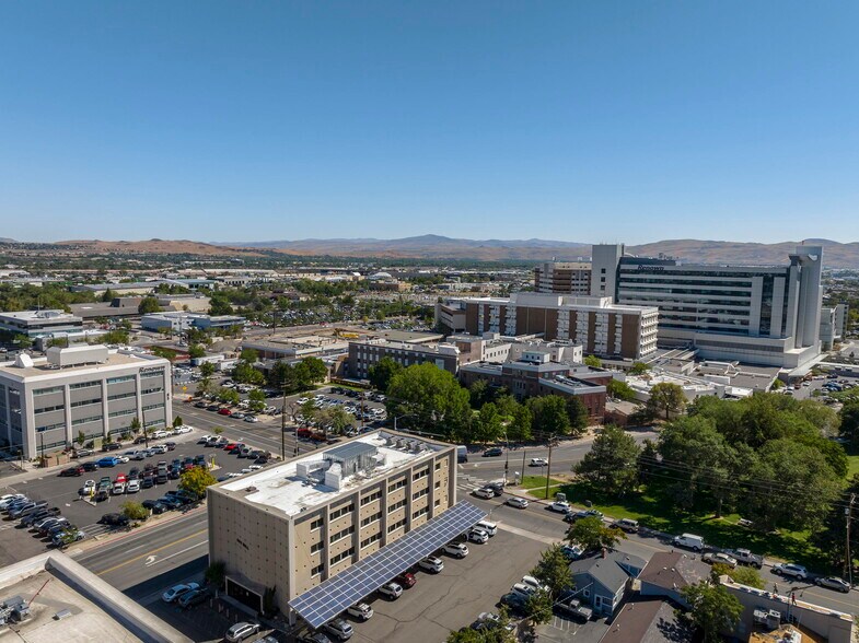 890 Mill St, Reno, NV à louer - Photo du bâtiment - Image 2 de 18