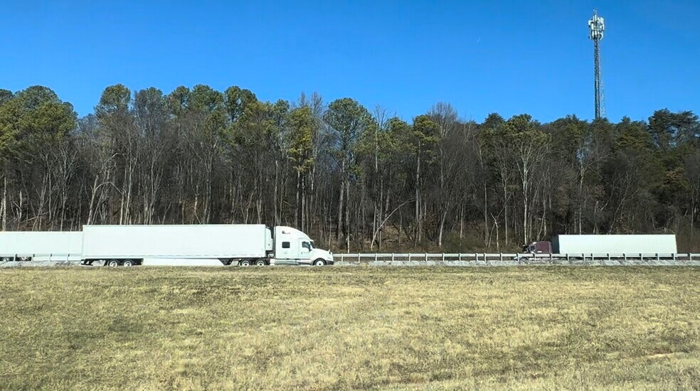 I-40 Exit 415, Dandridge, TN à louer - Photo du bâtiment - Image 3 de 18