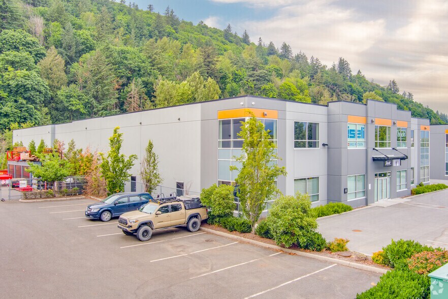 43923 Progress Way, Chilliwack, BC à louer - Photo du bâtiment - Image 2 de 4