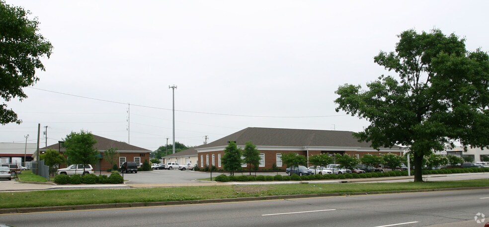850 Tidewater Dr, Norfolk, VA à louer - Photo du bâtiment - Image 2 de 18