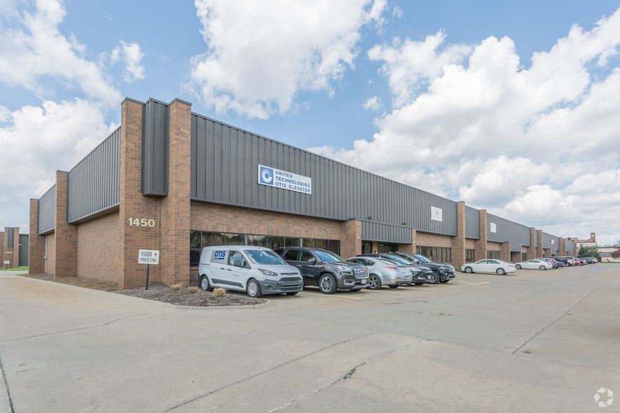 1450 Firestone Pky, Akron, OH for lease - Primary Photo - Image 1 of 2