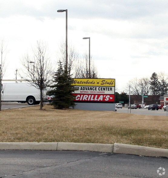 720-728 Polaris Pky, Lewis Center, OH à louer - Photo du bâtiment - Image 2 de 4