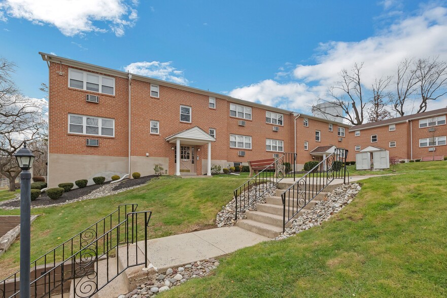 200 Spruce St, Doylestown, PA for sale - Building Photo - Image 3 of 36