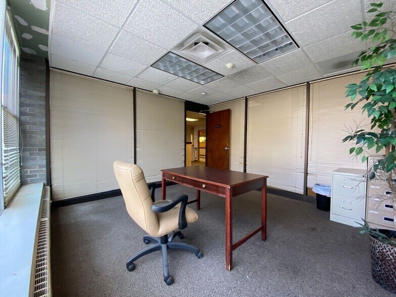 7034-7048 Castor Ave, Philadelphia, PA à louer - Photo du bâtiment - Image 3 de 8