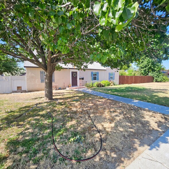 219 Lincoln St, Bakersfield, CA for sale - Building Photo - Image 2 of 2