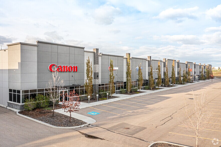 3906-3926 51 Av NW, Edmonton, AB for sale - Primary Photo - Image 1 of 1